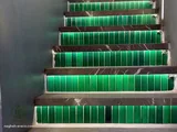 واجهة كاونتر ودرج ببلاط أخضر يدوي وإضاءة LED (4)
