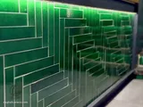 واجهة كاونتر ودرج ببلاط أخضر يدوي وإضاءة LED (5)